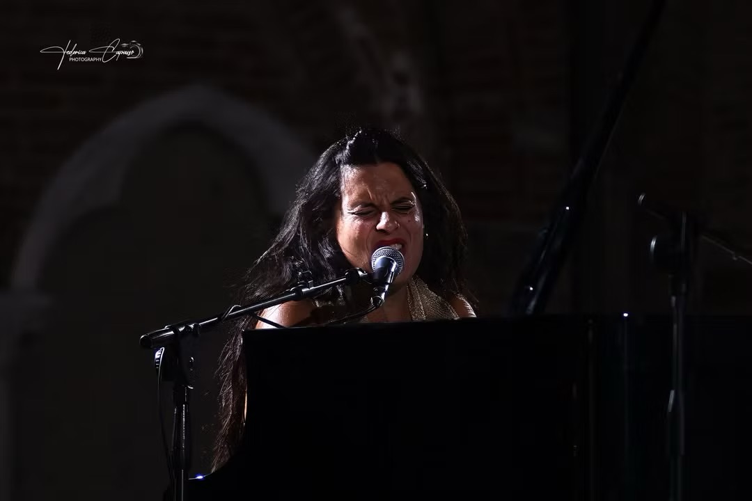 Manuela Iori e collaboratori in sala prove